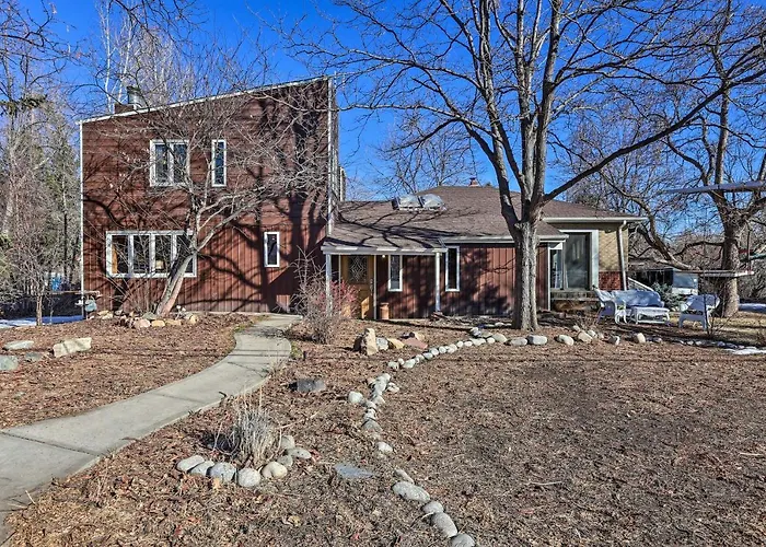 5 Mi To Dtwn Denver: Peaceful Lakewood Home!