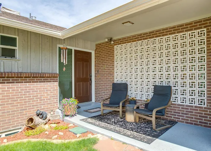 Modern Creekside Home: 9 Mi To Downtown Denver