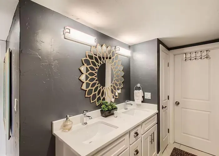 Spacious Suite Mtn Views Peaceful & Private